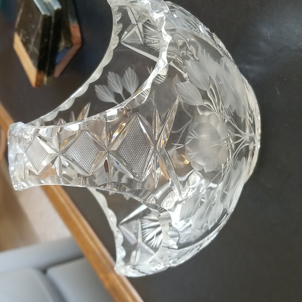 Elegant Lead Crystal Basket with Floral Design Vintage - Picture 3 of 4